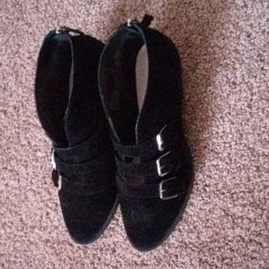 9 West size 8 1/2 black suede booties